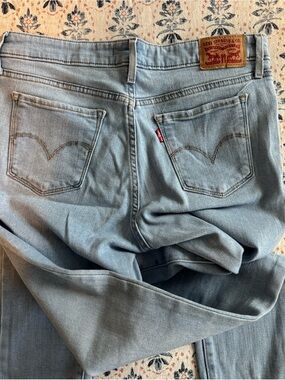 Levi's 711 Skinny Woman’s Jeans Size 28 Light Wash Raw Hem